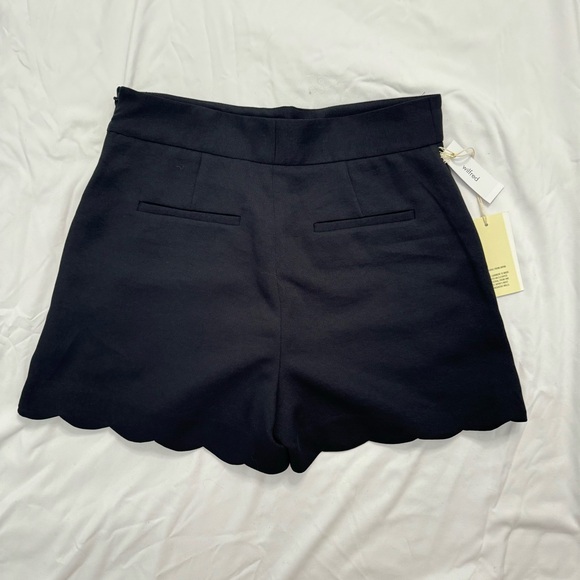 Wilfred New Scallop Shorts - Picture 2 of 4